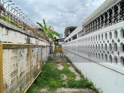 For rent: Land with buildings. Soi Aree Samphan 7, area 155 sq m., excellent location, Bangkok, Thailand For rent: Land with buildings. Soi Aree Samphan 7, area 155 sq m., excellent location, Bangkok, Thailand