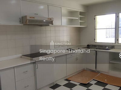 Le Chateau Mansion, Bangkok, Thailand Le Chateau Mansion, Bangkok, Thailand