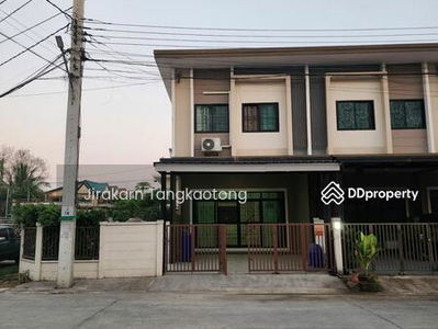 Phattharawan Village, 3 bedrooms, 3 bathrooms, 3 air conditioners, Nonthaburi, Thailand Phattharawan Village, 3 bedrooms, 3 bathrooms, 3 air conditioners, Nonthaburi, Thailand