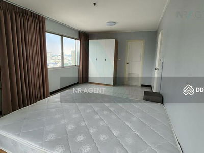 Commonwealth Pinklao, Bangkok, Thailand Commonwealth Pinklao, Bangkok, Thailand