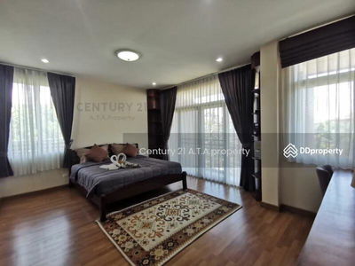 The boulevard Sriracha, Chon Buri, Thailand The boulevard Sriracha, Chon Buri, Thailand