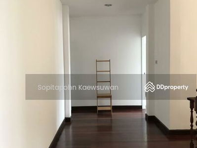 10310, Bangkok, Thailand 10310, Bangkok, Thailand