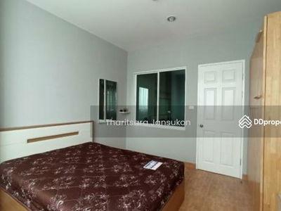 Life @ Phahon-Ari, Bangkok, Thailand Life @ Phahon-Ari, Bangkok, Thailand