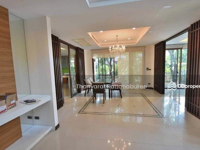 Narasiri Pattanakarn-Srinakarin, Bangkok, Thailand Narasiri Pattanakarn-Srinakarin, Bangkok, Thailand