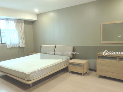 Royal Castle Sukhumvit, Bangkok, Thailand Royal Castle Sukhumvit, Bangkok, Thailand