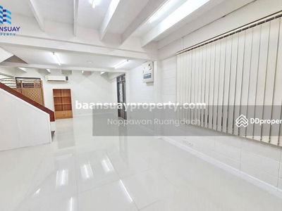 For rent, 2-story detached house, Rama 9 Road, near The Nine Mall, Bangkok., Thailand For rent, 2-story detached house, Rama 9 Road, near The Nine Mall, Bangkok., Thailand