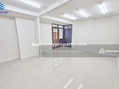 For rent, 2-story detached house, Rama 9 Road, near The Nine Mall, Bangkok., Thailand For rent, 2-story detached house, Rama 9 Road, near The Nine Mall, Bangkok., Thailand