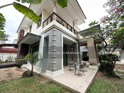 Narasiri Pattanakarn-Srinakarin, Bangkok, Thailand Narasiri Pattanakarn-Srinakarin, Bangkok, Thailand