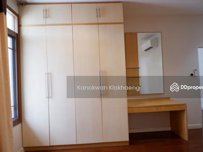 Narasiri Pattanakarn-Srinakarin, Bangkok, Thailand Narasiri Pattanakarn-Srinakarin, Bangkok, Thailand