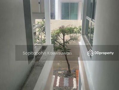 10110, Bangkok, Thailand 10110, Bangkok, Thailand