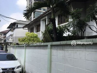 Single house for rent, Soi Sukhumvit 26, Bangkok., Thailand Single house for rent, Soi Sukhumvit 26, Bangkok., Thailand