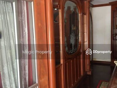 Single house for rent, Soi Sukhumvit 26, Bangkok., Thailand Single house for rent, Soi Sukhumvit 26, Bangkok., Thailand