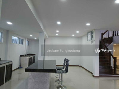 Maneerin Village, 4 bedrooms, 4 bathrooms, 61 sq m., Nonthaburi, Thailand Maneerin Village, 4 bedrooms, 4 bathrooms, 61 sq m., Nonthaburi, Thailand