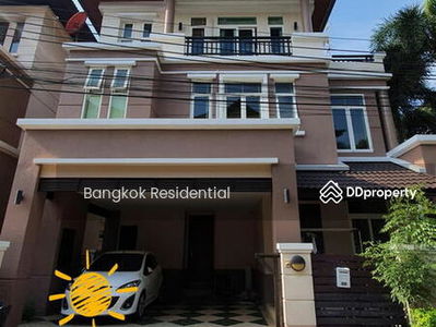 House in Compound, Bangkok, Thailand House in Compound, Bangkok, Thailand