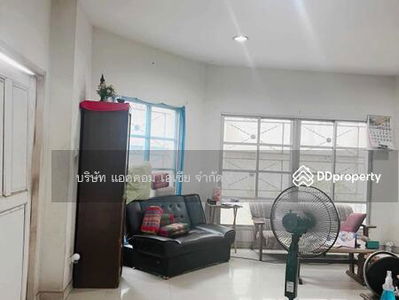Home Office, Corner Unit, Pet friendly | 4 Bedrooms House for Rent in Charoenkrung, Bangkok AA35973, Bangkok, Thailand Home Office, Corner Unit, Pet friendly | 4 Bedrooms House for Rent in Charoenkrung, Bangkok AA35973, Bangkok, Thailand