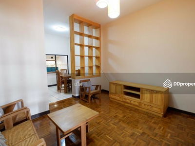 Housing in Bangkok, Thailand Housing in Bangkok, Thailand