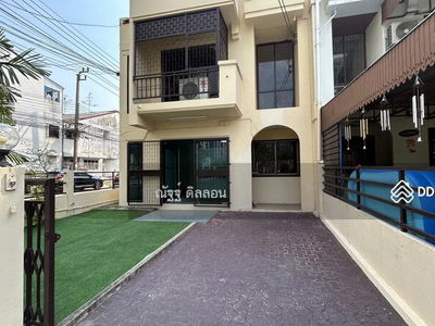 Maneeya Ville, Bangkok, Thailand Maneeya Ville, Bangkok, Thailand