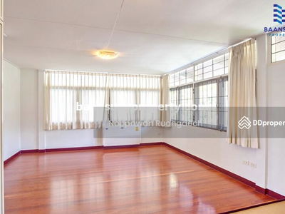 For rent, 2-story detached house, Sukhumvit Road 71, near BTS Phra Khanong, Bangkok., Thailand For rent, 2-story detached house, Sukhumvit Road 71, near BTS Phra Khanong, Bangkok., Thailand