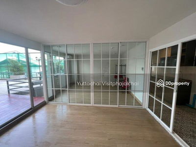 Garden Place, Bangkok, Thailand Garden Place, Bangkok, Thailand