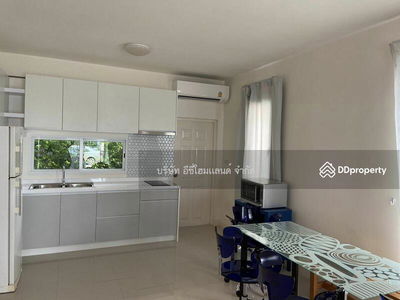 Town Avenue Merge Rattanatibet, Nonthaburi, Thailand Town Avenue Merge Rattanatibet, Nonthaburi, Thailand