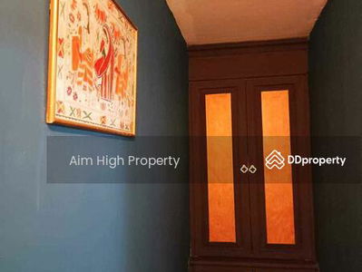 House in Phetchaburi Road, Bangkok, Thailand House in Phetchaburi Road, Bangkok, Thailand