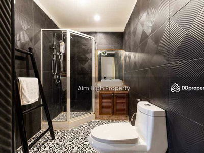 House in Phetchaburi Road, Bangkok, Thailand House in Phetchaburi Road, Bangkok, Thailand