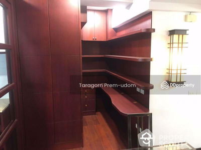 Asoke Towers, Bangkok, Thailand Asoke Towers, Bangkok, Thailand