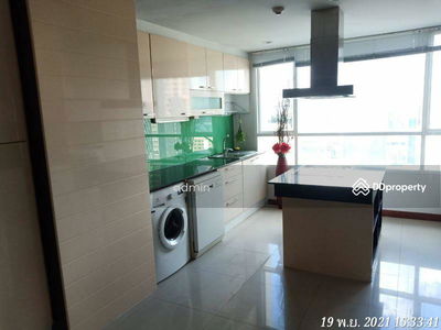 Urbana Langsuan, Bangkok, Thailand Urbana Langsuan, Bangkok, Thailand