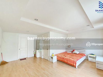 Chaloem Phrakiat Rama 9 Road, near Paradise Park, Bangkok, Thailand Chaloem Phrakiat Rama 9 Road, near Paradise Park, Bangkok, Thailand