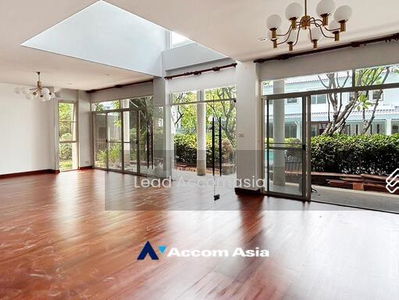 Private Swimming Pool, Pet friendly 4 Bedrooms House for Rent in Sukhumvit Bangkok near BTS Ekkamai, Bangkok, Thailand Private Swimming Pool, Pet friendly 4 Bedrooms House for Rent in Sukhumvit Bangkok near BTS Ekkamai, Bangkok, Thailand