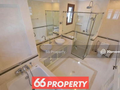 Narasiri Phatthanakan-Srinakarin, Bangkok, Thailand Narasiri Phatthanakan-Srinakarin, Bangkok, Thailand