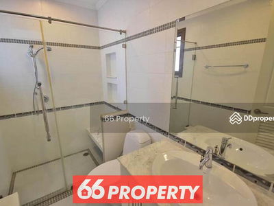 Narasiri Phatthanakan-Srinakarin, Bangkok, Thailand Narasiri Phatthanakan-Srinakarin, Bangkok, Thailand