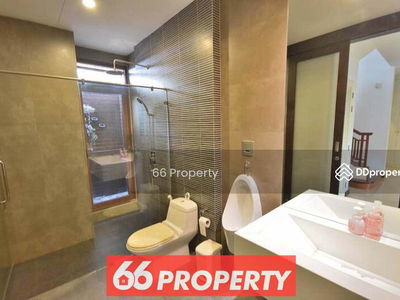 Narasiri Phatthanakan-Srinakarin, Bangkok, Thailand Narasiri Phatthanakan-Srinakarin, Bangkok, Thailand