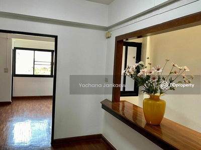 Spacious 4-Br Townhouse near BTS Nana, Bangkok, Thailand Spacious 4-Br Townhouse near BTS Nana, Bangkok, Thailand
