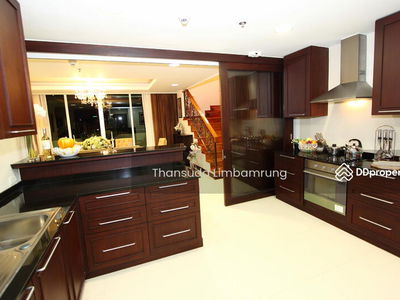 Piyathip Place, Bangkok, Thailand Piyathip Place, Bangkok, Thailand