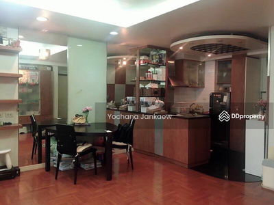 Green Point Silom, Bangkok, Thailand Green Point Silom, Bangkok, Thailand