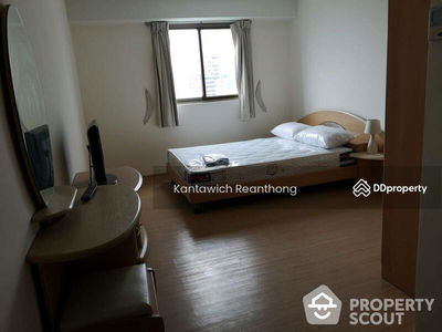 Royal Castle Sukhumvit, Bangkok, Thailand Royal Castle Sukhumvit, Bangkok, Thailand