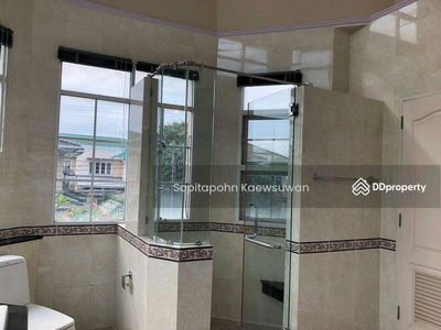 10200, Bangkok, Thailand 10200, Bangkok, Thailand