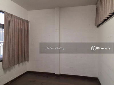 Single house behind The Ninth Mall, Seri Village, 100 sq m, 2 floors, 5 bedrooms, 3 bathrooms, good location, suitable for an office, residence, home office, Bangkok., Thailand Single house behind The Ninth Mall, Seri Village, 100 sq m, 2 floors, 5 bedrooms, 3 bathrooms, good location, suitable for an office, residence, home office, Bangkok., Thailand