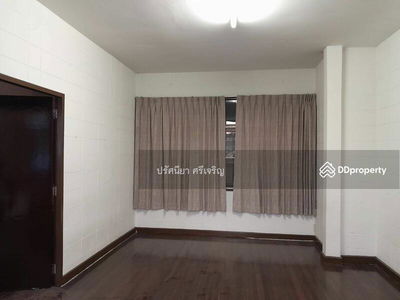 Single house behind The Ninth Mall, Seri Village, 100 sq m, 2 floors, 5 bedrooms, 3 bathrooms, good location, suitable for an office, residence, home office, Bangkok., Thailand Single house behind The Ninth Mall, Seri Village, 100 sq m, 2 floors, 5 bedrooms, 3 bathrooms, good location, suitable for an office, residence, home office, Bangkok., Thailand