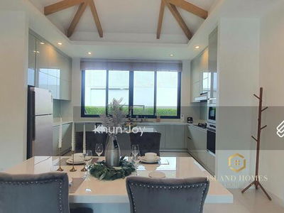 Spacious villa with private pool and large garden, Phuket, Thailand Spacious villa with private pool and large garden, Phuket, Thailand