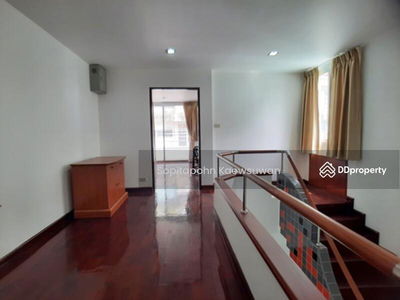 10110, Bangkok, Thailand 10110, Bangkok, Thailand