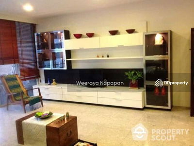 Ficus Lane, Bangkok, Thailand Ficus Lane, Bangkok, Thailand