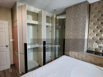 Life @ Ratchada, Bangkok, Thailand Life @ Ratchada, Bangkok, Thailand