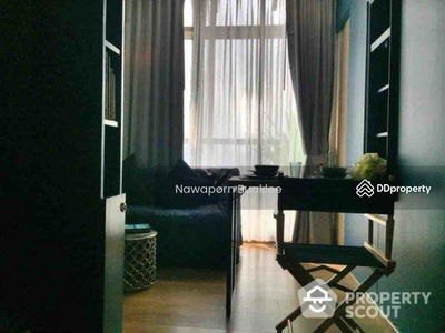 Park Origin Phrom Phong, Bangkok, Thailand Park Origin Phrom Phong, Bangkok, Thailand