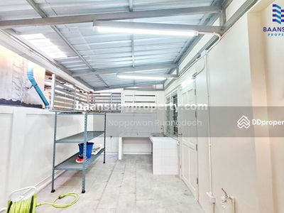 For rent, 3-story townhome, Bangkoknon Road. Near the Purple Line, Tiwanon Intersection Station, Nonthaburi, Thailand For rent, 3-story townhome, Bangkoknon Road. Near the Purple Line, Tiwanon Intersection Station, Nonthaburi, Thailand