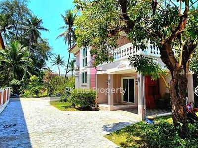 Housing in Ban Ratsada, Thailand Housing in Ban Ratsada, Thailand