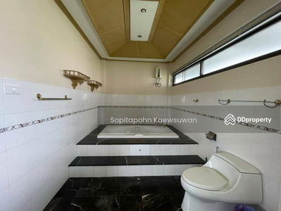 10110, Bangkok, Thailand 10110, Bangkok, Thailand