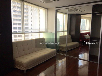 Urbana Langsuan, Bangkok, Thailand Urbana Langsuan, Bangkok, Thailand