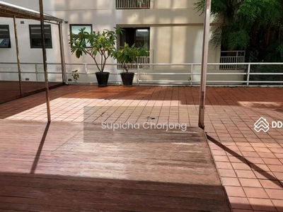 Vanicha Park Langsuan, Bangkok, Thailand Vanicha Park Langsuan, Bangkok, Thailand